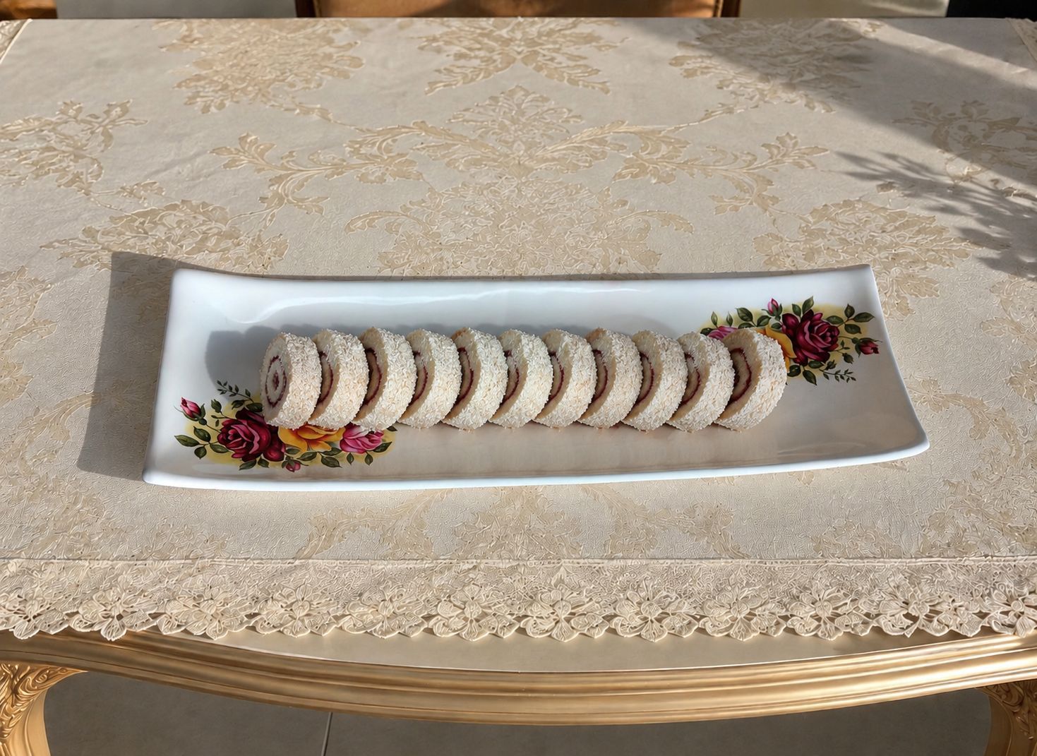 رولت و سوشی خوری