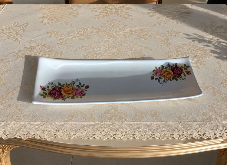 رولت و سوشی خوری